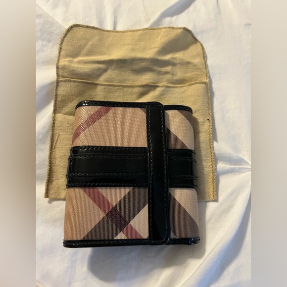 Burberry wallet. Small. H 4”x  W 4.25” Depth 1” - Picture 4 of 6